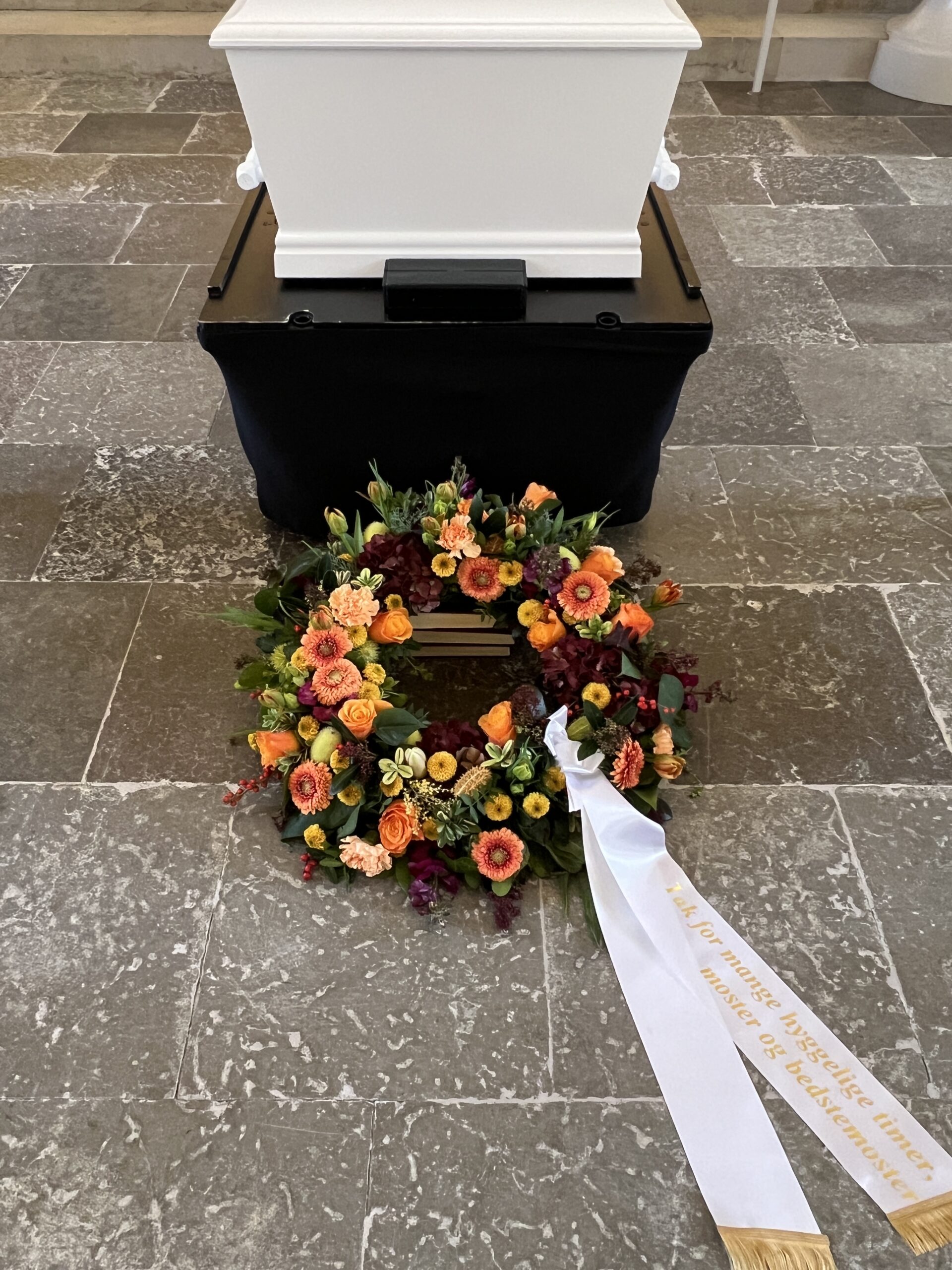 Blomsterkrans i varme farver