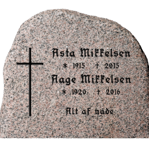 Gravsten i Helletsbakke granit med jetbrændt overflade og dobbeltnavn indgraveret.