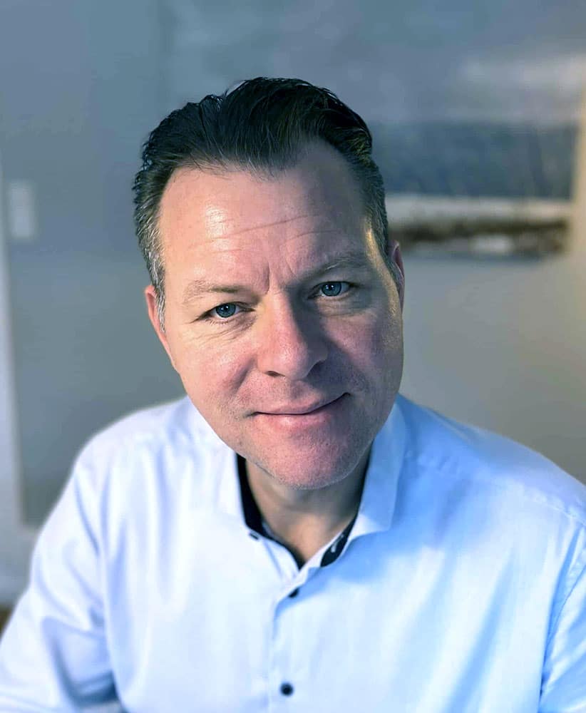 Ulrik-Bolm-bedemand-2025 | Kongevejens Bedemandsforretning Portræt af Ulrik Bolm, bedemand hos Kongevejens Bedemandsforretning, i et roligt og professionelt miljø.